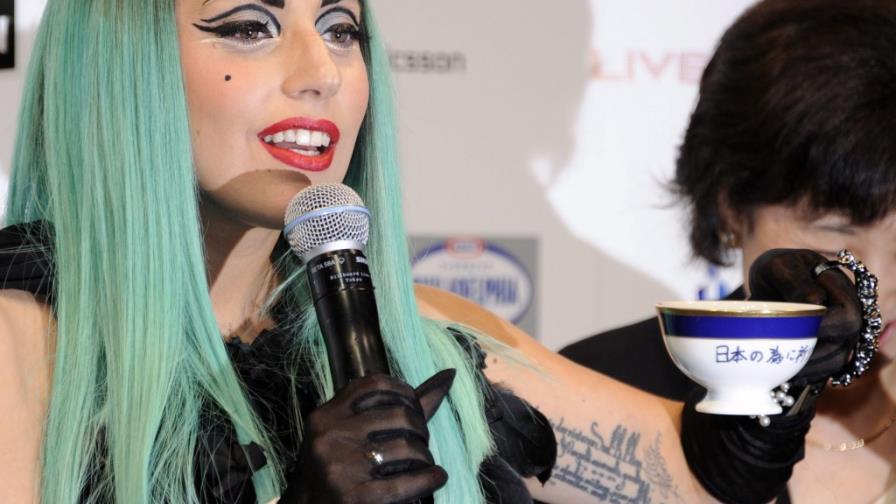 Una taza de Lady Gaga subastada por 75.000 dólares para víctimas del tsunami
