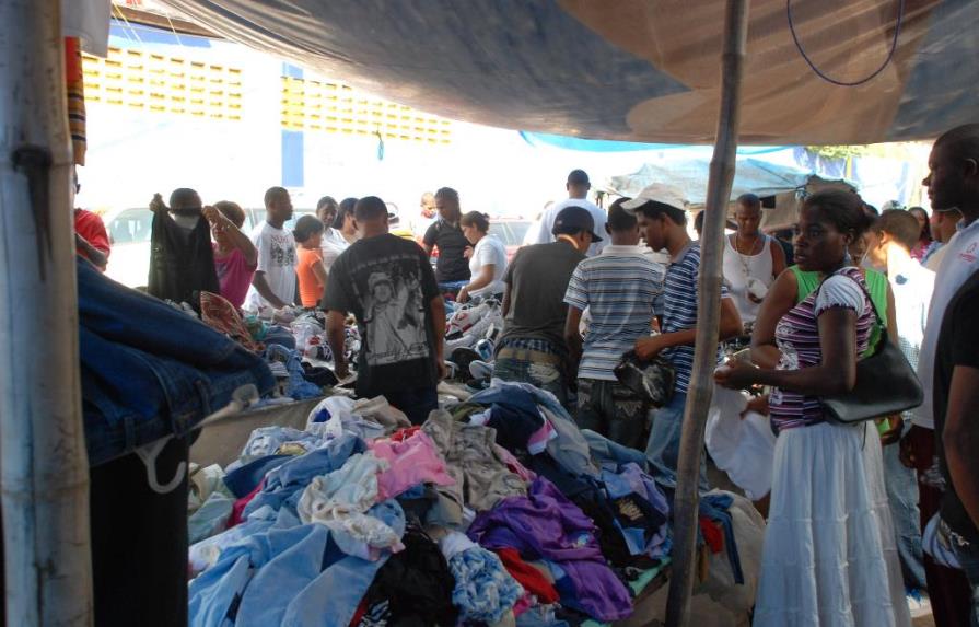ONEC reclama a Aduanas entrada al país de ropa usada