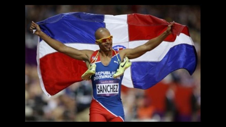 GOLD AND SILVER: Felix Sanchez enters among the elite of Olympic medalists