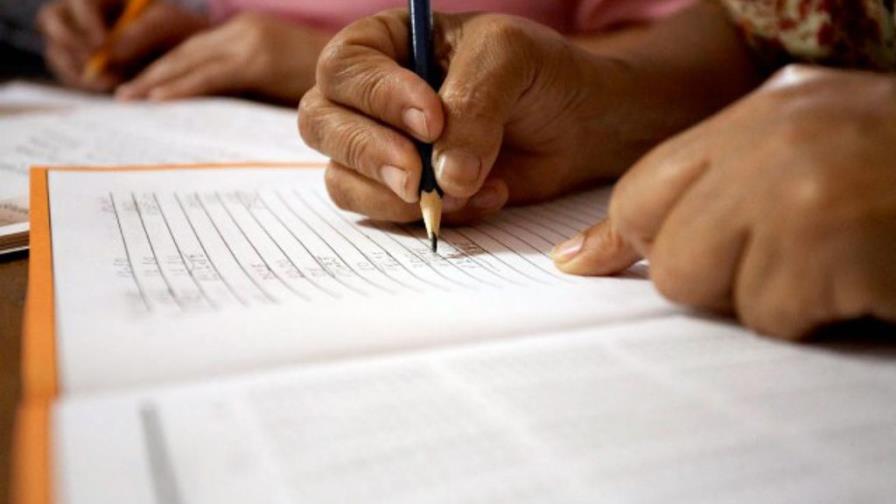 Un plan para alfabetizar a 600 mil personas Un plan para alfabetizar a 600 mil personas