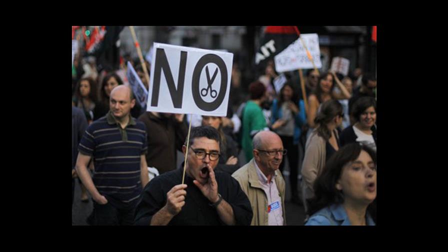 Miles de españoles marchan contra austeridad