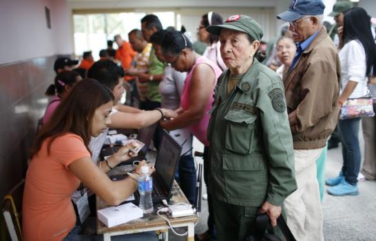Las elecciones venezolanas transcurren sin incidentes violentos