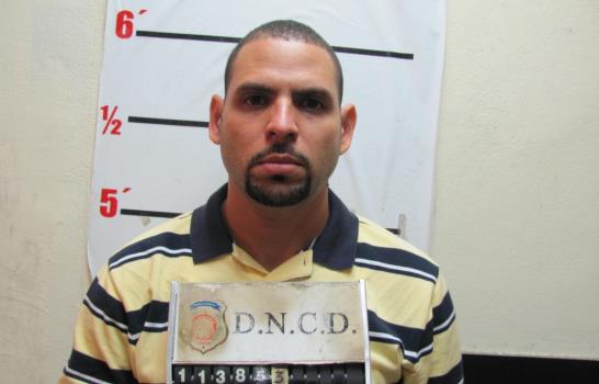 Expulsan oficiales y alistados permitían pasar drogas por aeropuertos