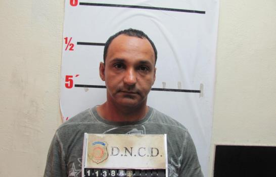 Expulsan oficiales y alistados permitían pasar drogas por aeropuertos