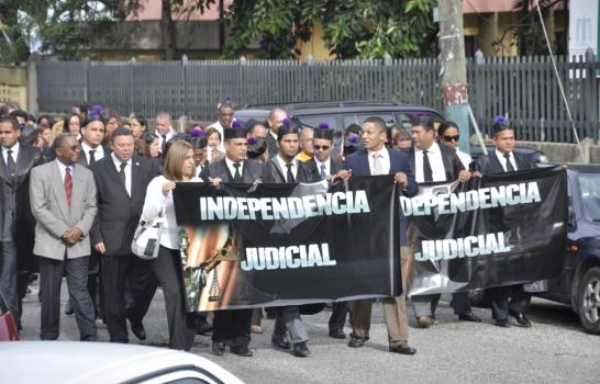 Jueces marchan contra destituciones en Santiago