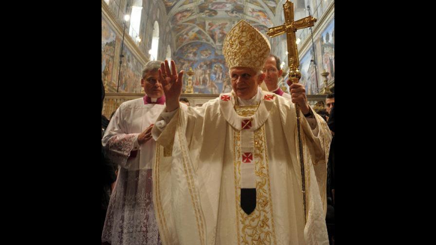 El papa Benedicto XVI invita a considerar la vida como un regalo