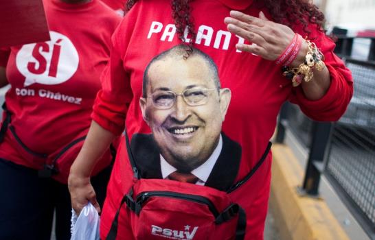 Mujeres chavistas marchan para celebrar su día y pedir recuperación de Chávez