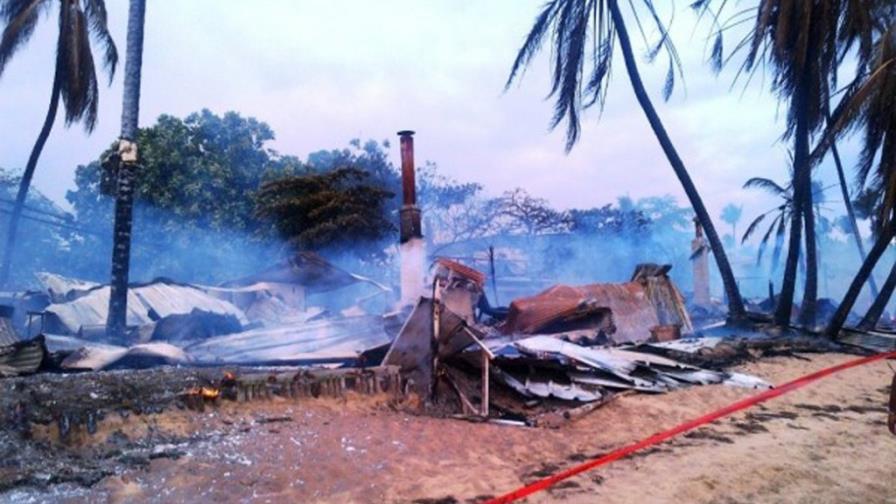 Fuego destruye 16 negocios en Pueblo Pescador, Las Terrenas
