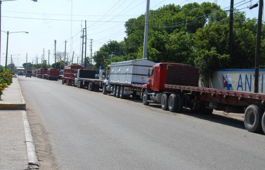Hipólito Mejía pide diálogo entre Gobierno y Fenatrado Hipólito Mejía pide diálogo entre Gobierno y Fenatrado