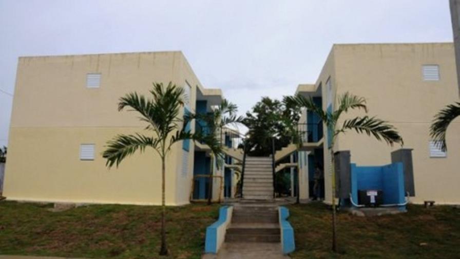 Leonel inaugura dos proyectos habitacionales y un acueducto