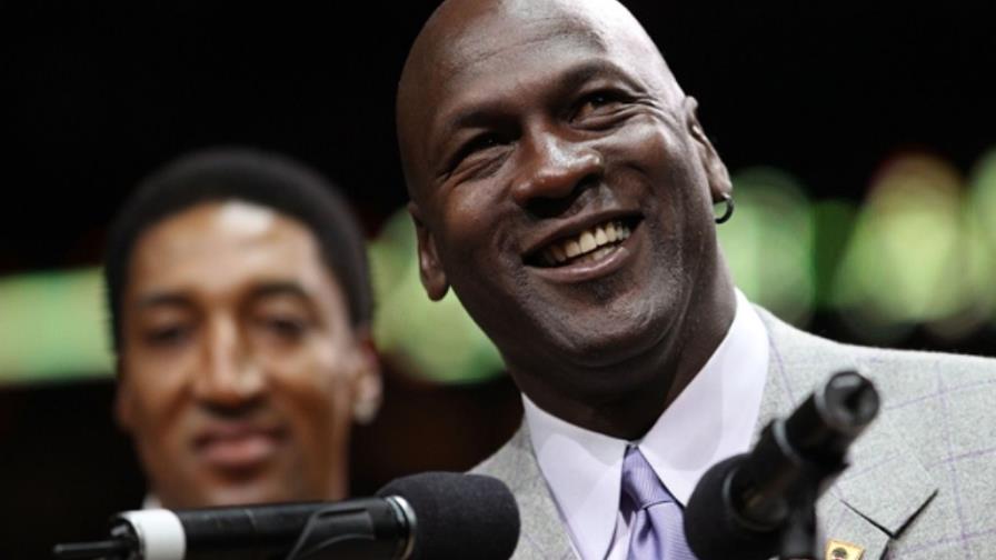 Michael Jordan, recogiendo dólares para Barack Obama