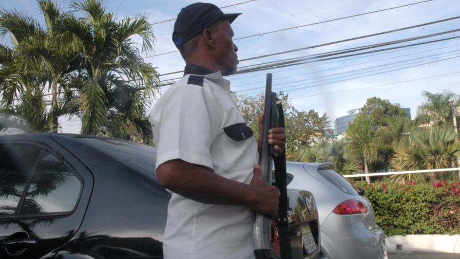 Más de 30 mil guachimanes vigilan propiedades privadas