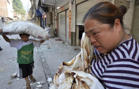Terremoto en suroeste de China deja 80 muertos y más de 700 heridos