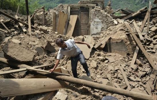 Terremoto en suroeste de China deja 80 muertos y más de 700 heridos