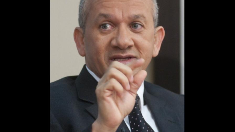 Ministro de Salud Pública: No habrá aumento de sueldos Ministro de Salud Pública: No habrá aumento de sueldos