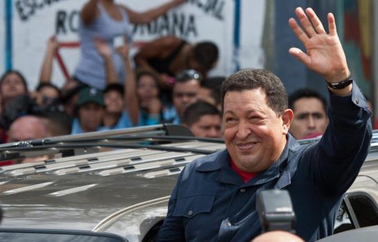 Hugo Chávez gana con el 54.4% de los votos Hugo Chávez gana con el 54.4% de los votos