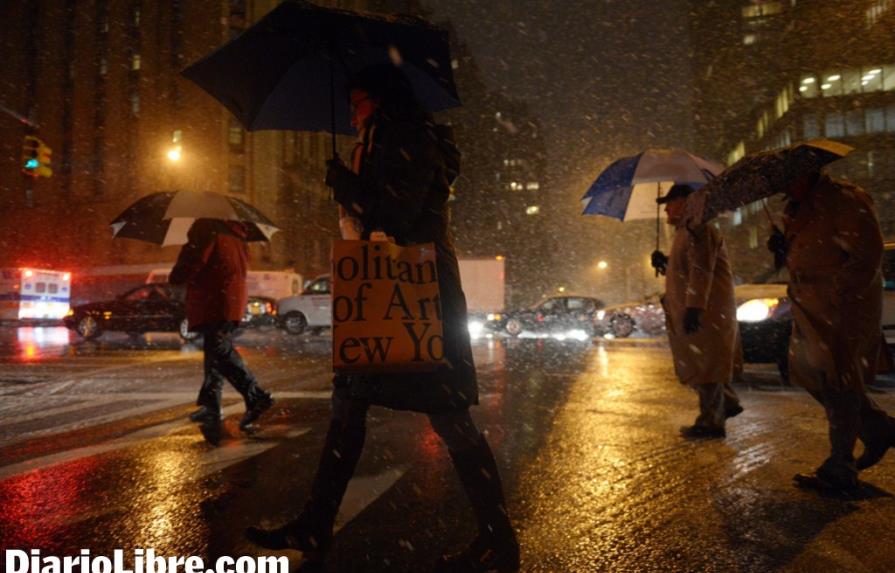 Cancelan cientos vuelos hacia NY por tormenta