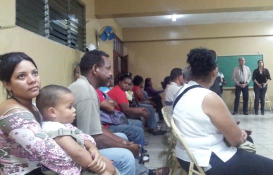 Desalojados abandonan hotel al aceptar terrenos en Boca Chica y RD$100,000