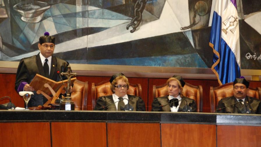 La Suprema admite querella de expresidente contra senador