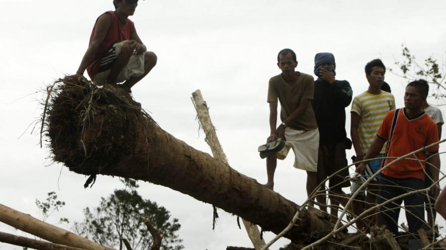 Al menos 456 Muertos y 5,4 millones de afectados por el tifón Bopha en Filipinas