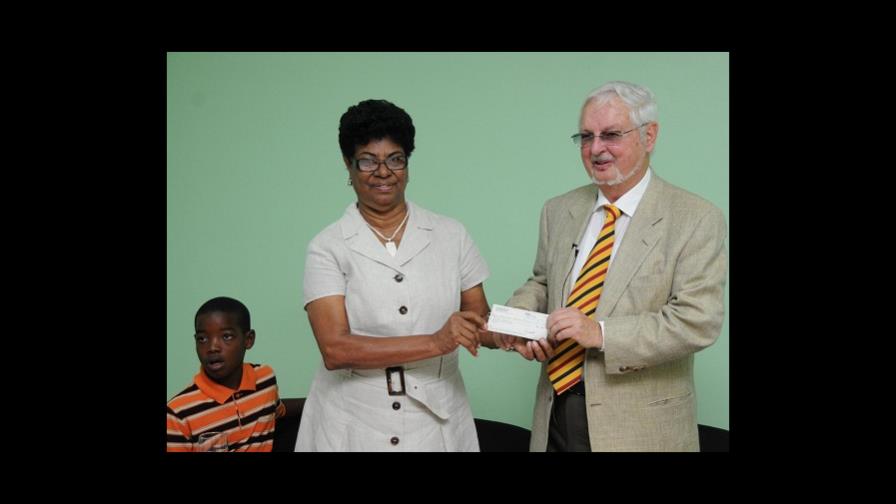 Religiosa recibe premio Humanitario Las Américas Religiosa recibe premio Humanitario Las Américas