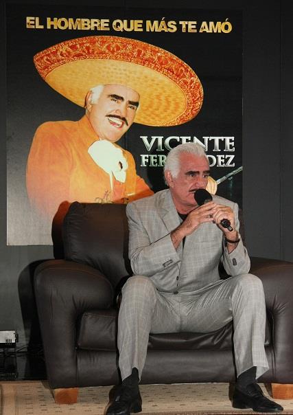 Vicente Fernández se retira antes de dar lástima en los escenarios