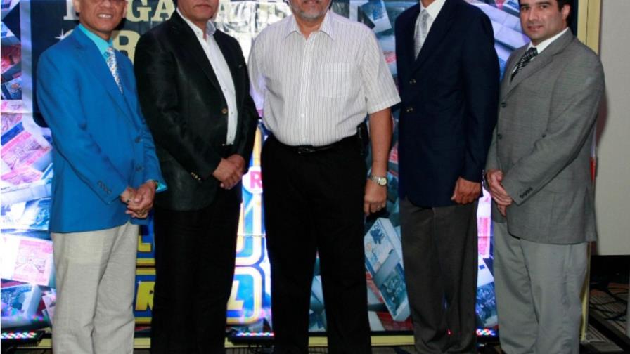 Brindan cóctel para agasajar al ganador de la Super Lotto