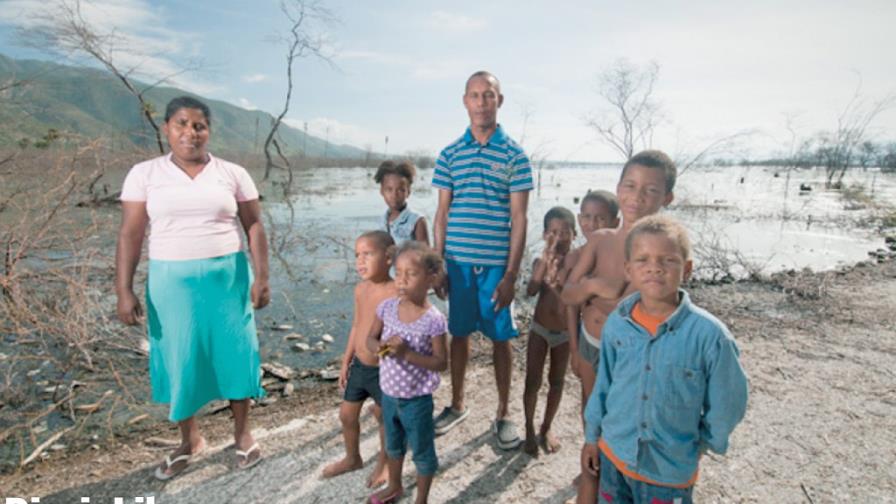 Las mujeres cargan con consecuencias crecida del lago Enriquillo Las mujeres cargan con consecuencias crecida del lago Enriquillo