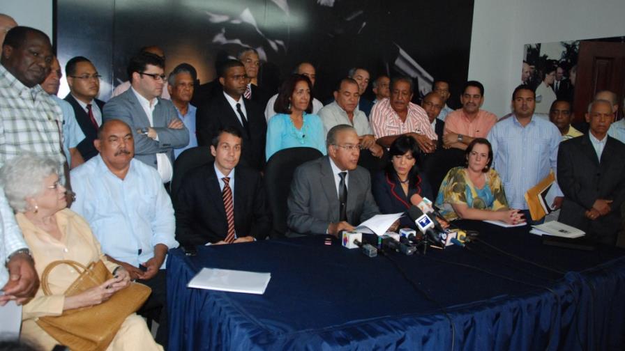 Grupo de Hipólito rechaza sentencia del TSE y reafirma convocatoria del CEN Grupo de Hipólito rechaza sentencia del TSE y reafirma convocatoria del CEN