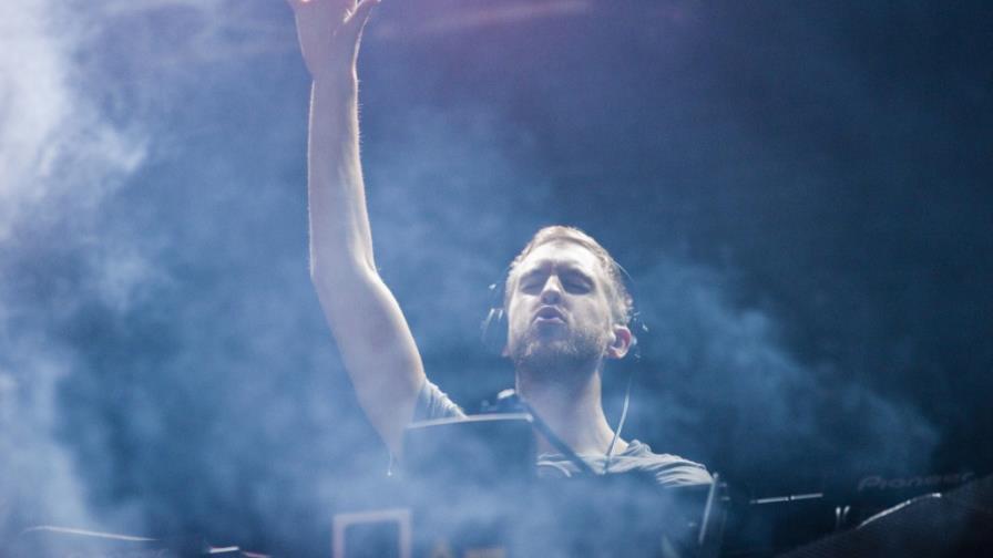 Calvin Harris llegó, pinchó y se fue