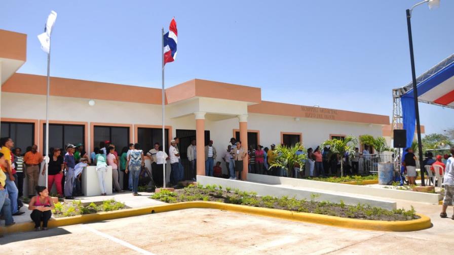El Presidente inaugura dos hospitales en Santiago