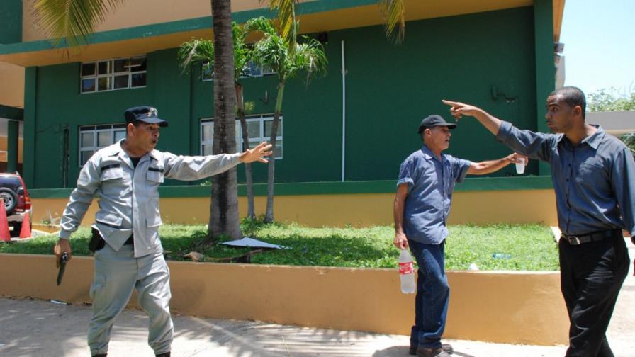 Heridos y detenidos en incidentes perredeístas