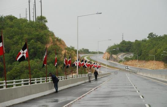 Presidente Fernández inaugura autopista del Coral y el puente sobre el río Chavón
