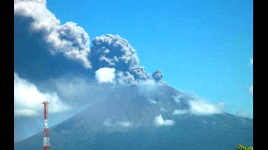 Cerca de 3,000 evacuados por erupción de volcán en Nicaragua