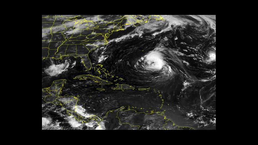 Leslie pasa frente a Bermuda, rumbo a Canadá