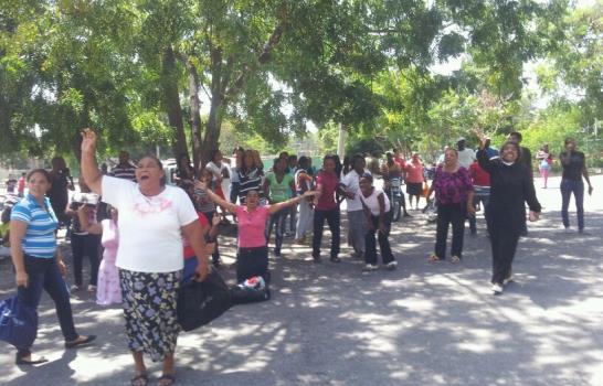 Intenso fuego desata el pánico en la cárcel de La Romana
