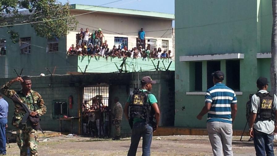 No hay heridos tras incendio en cárcel de La Romana