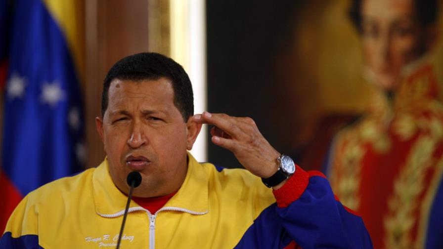 Chávez sostiene amena charla con Capriles