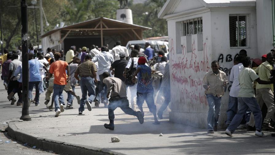 Un muerto y tres heridos durante una manifestación en Haití