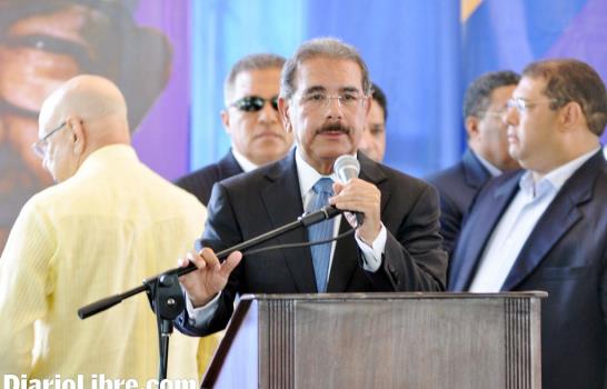 Mejía y Danilo polarizan las fuerzas políticas tras el poder Mejía y Danilo polarizan las fuerzas políticas tras el poder