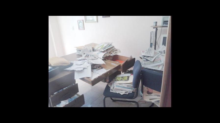 Roban en oficinas de periódico Primicias