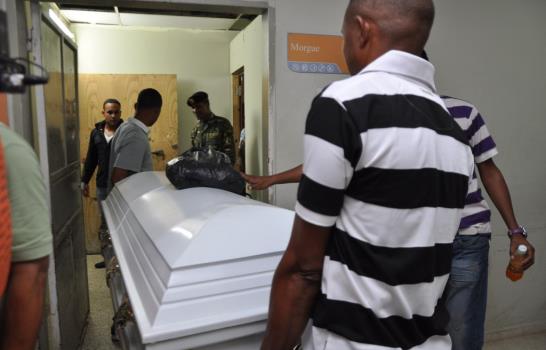 Muerto en Moca enfrenta PLD y PRD Uno del PLD tiró botella para impedir el paso