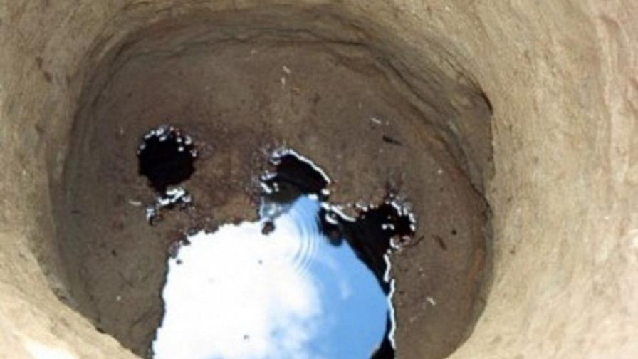An oil sample is taken from Montecristi