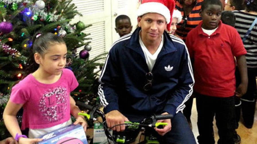 Alex Rodríguez hace papel de Santa Claus