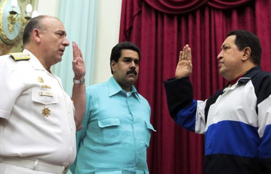 Chávez juramentó al ministro de Defensa antes de partir para Cuba