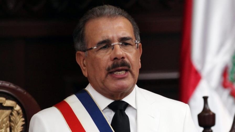 Dominicanos estrenaron un presidente que heredó un profundo déficit fiscal