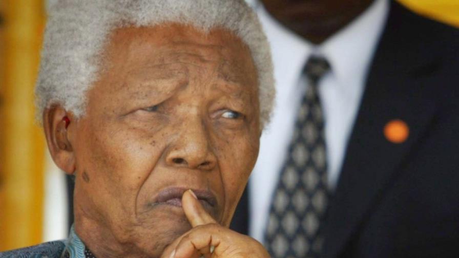 Los médicos continuarán con los controles y la supervisión de Nelson Mandela Los médicos continuarán con los controles y la supervisión de Nelson Mandela