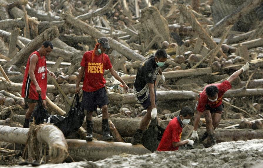 Elevan a 647 los muertos por el tifón Bopha en Filipinas