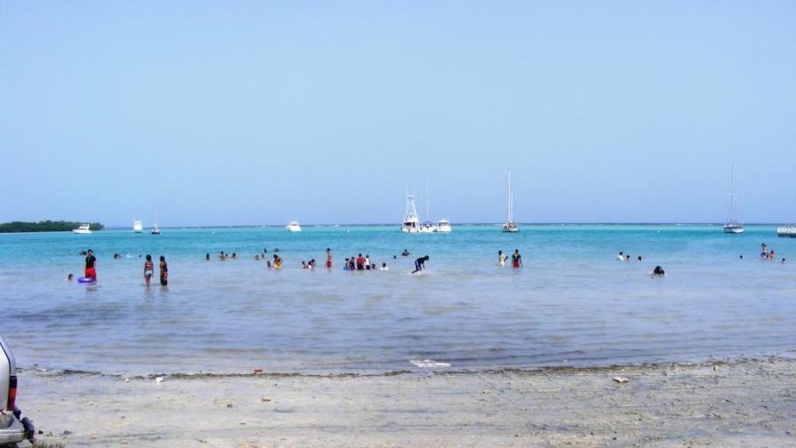 Planean eliminar la contaminación de la playa de Boca Chica Planean eliminar la contaminación de la playa de Boca Chica