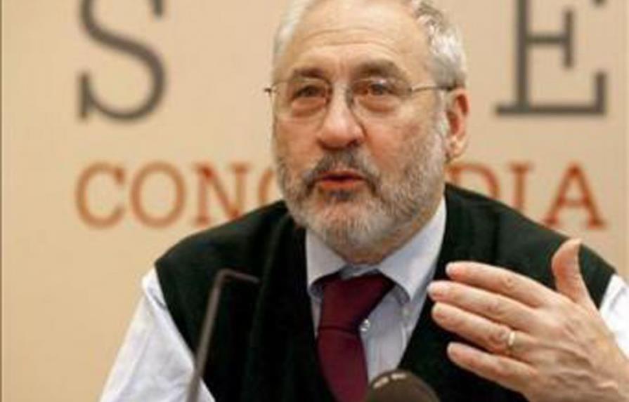 Stiglitz propone subir impuestos a ricos como alternativa a recortar el gasto